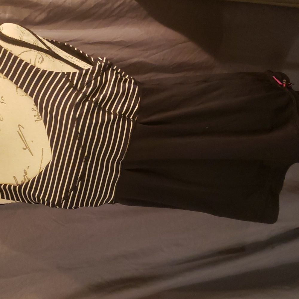 Lululemon black and white striped tanktop